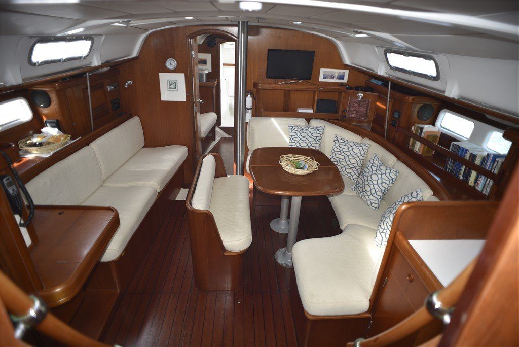 2001 Beneteau Oceanis 411 saloon