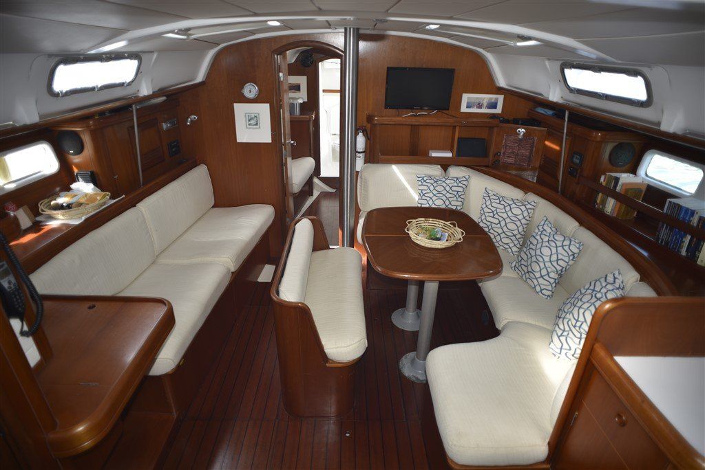 2001 Beneteau Oceanis 411 salon