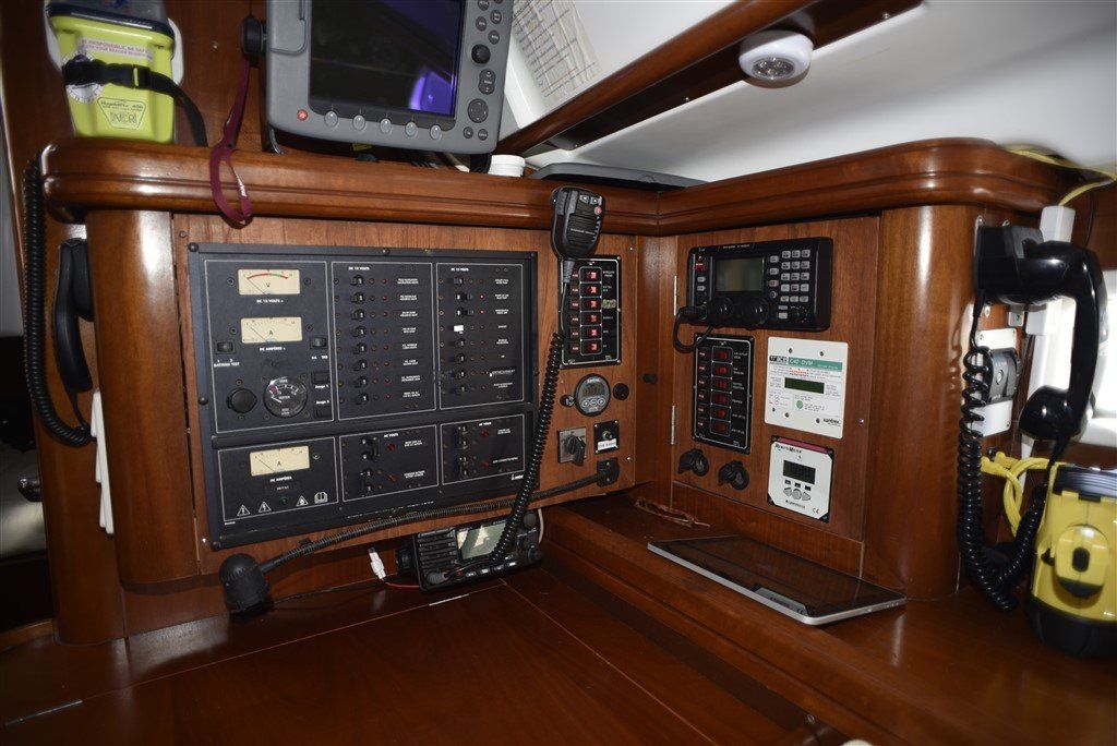 2001 Beneteau Oceanis 411 instrument panel