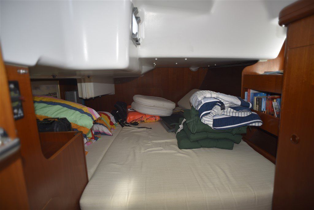 2001 Beneteau Oceanis 411 aft cabin