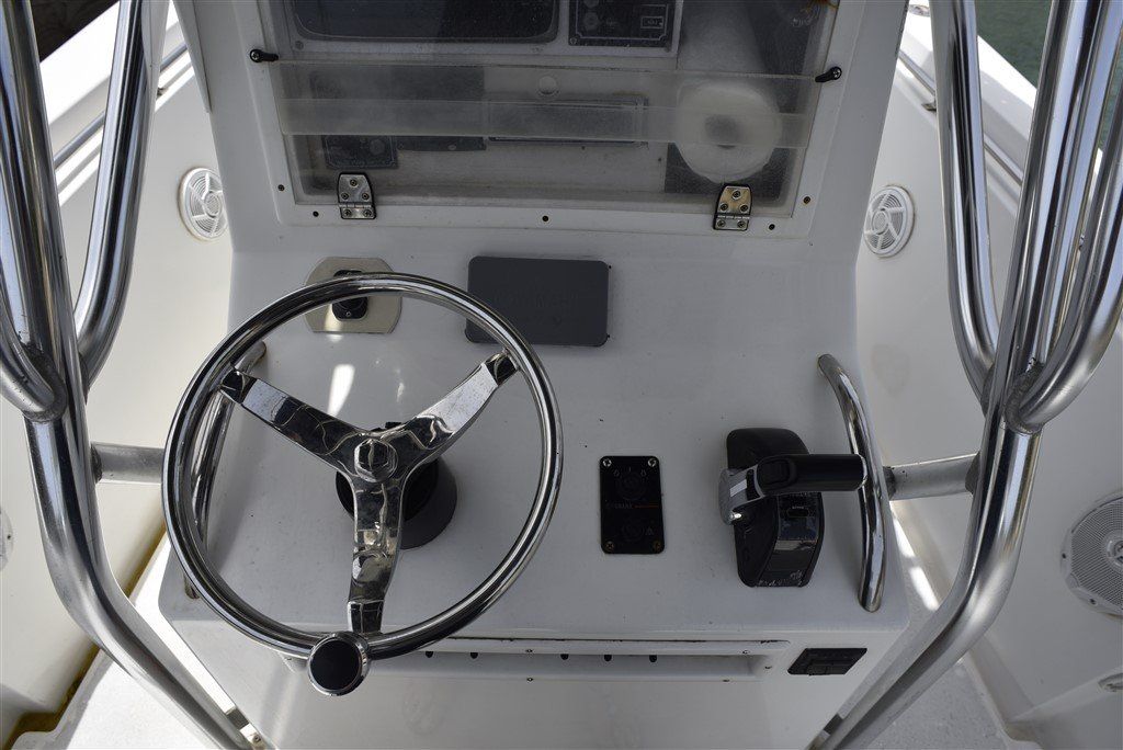 1995 Contender 23 wheel and engine controls