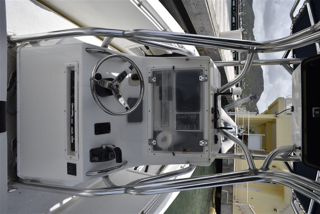 1995 Contender 23 helm station