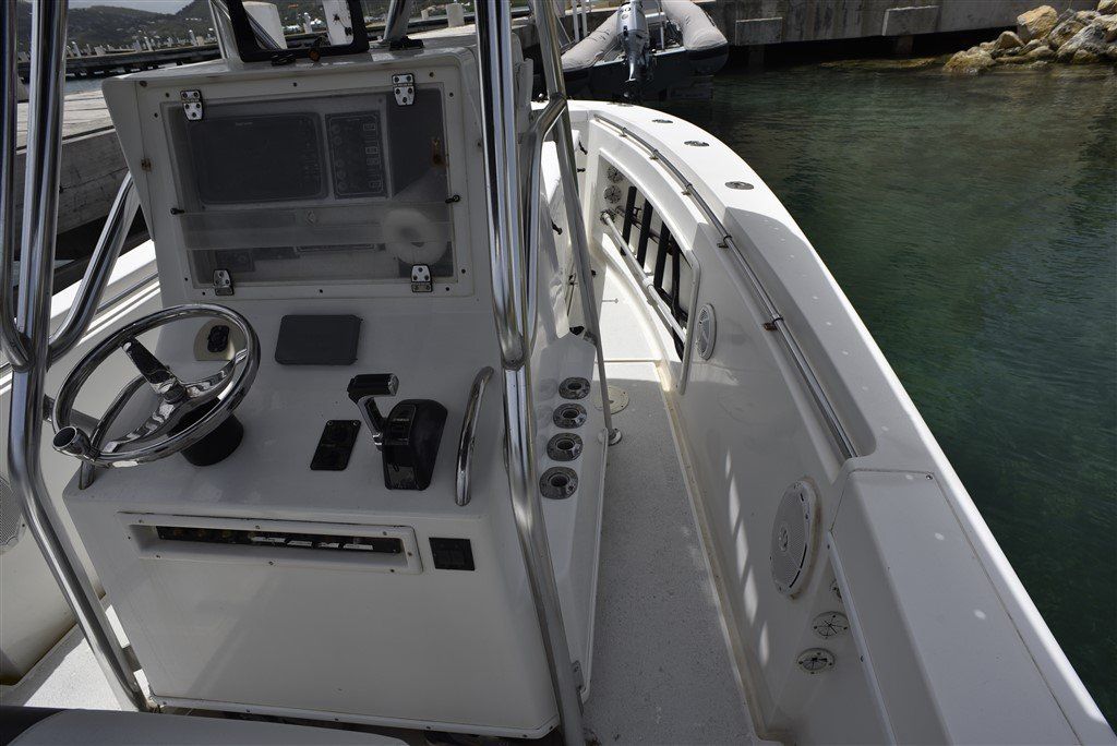 1995 Contender 23 side decks