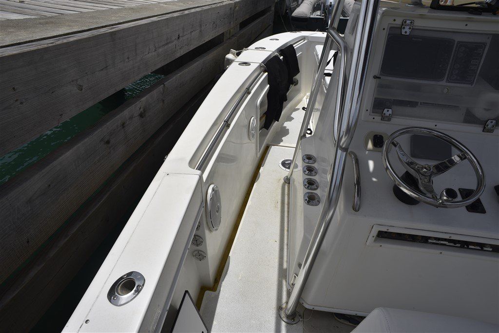 1995 Contender 23 side decks