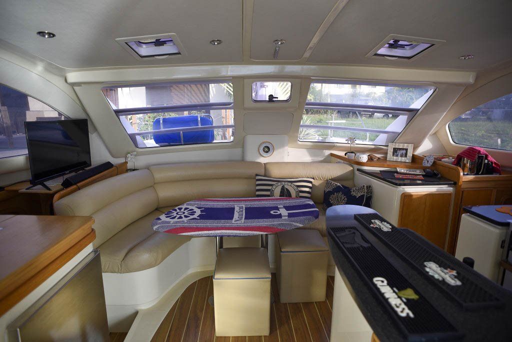 Leopard 40 catamaran saloon