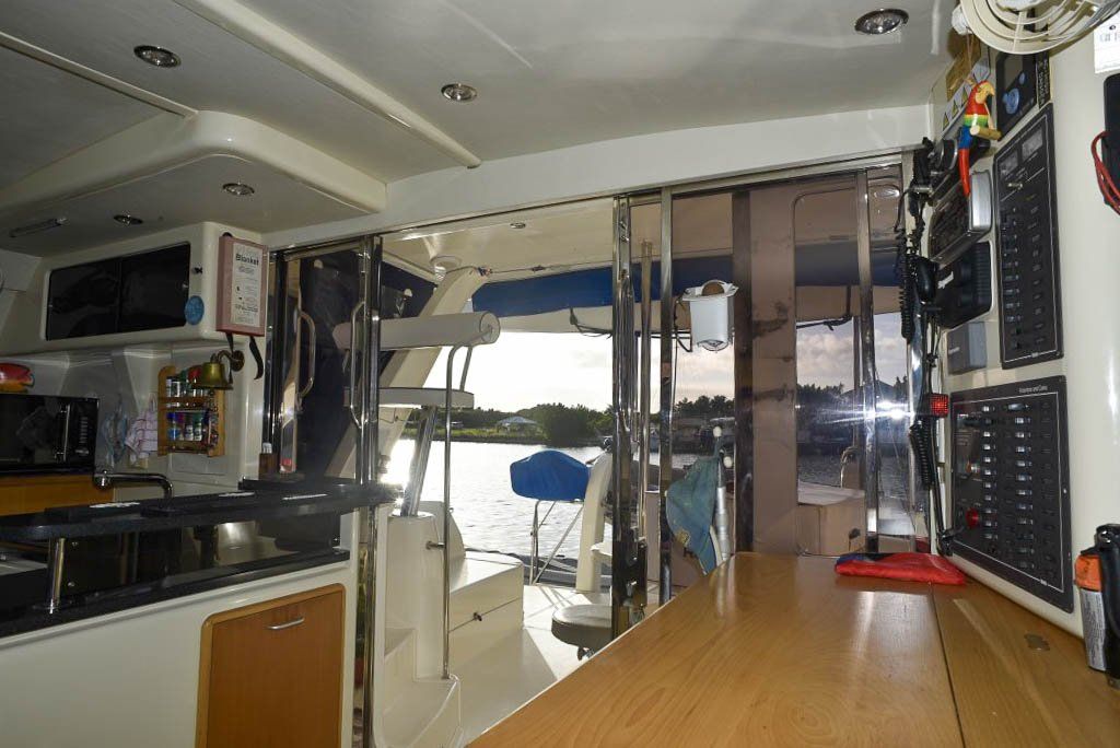 Leopard 40 catamaran saloon