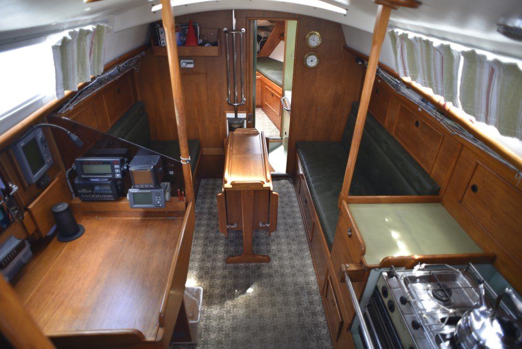 Nicholson 32 Saloon with table down