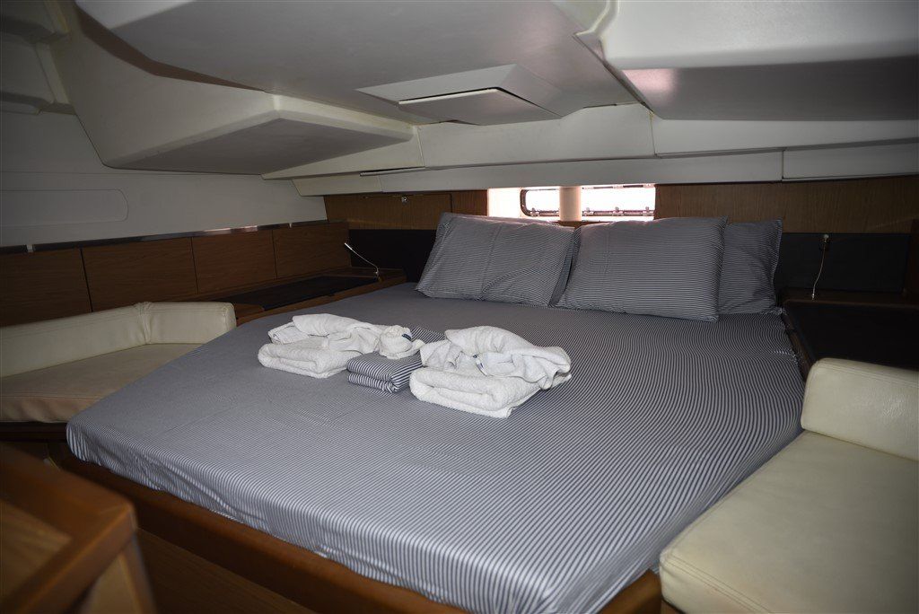 Jeanneau SO 41 DS Aft Cabin