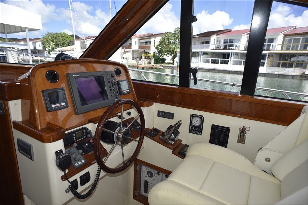 San Juan 40 Interior Helm