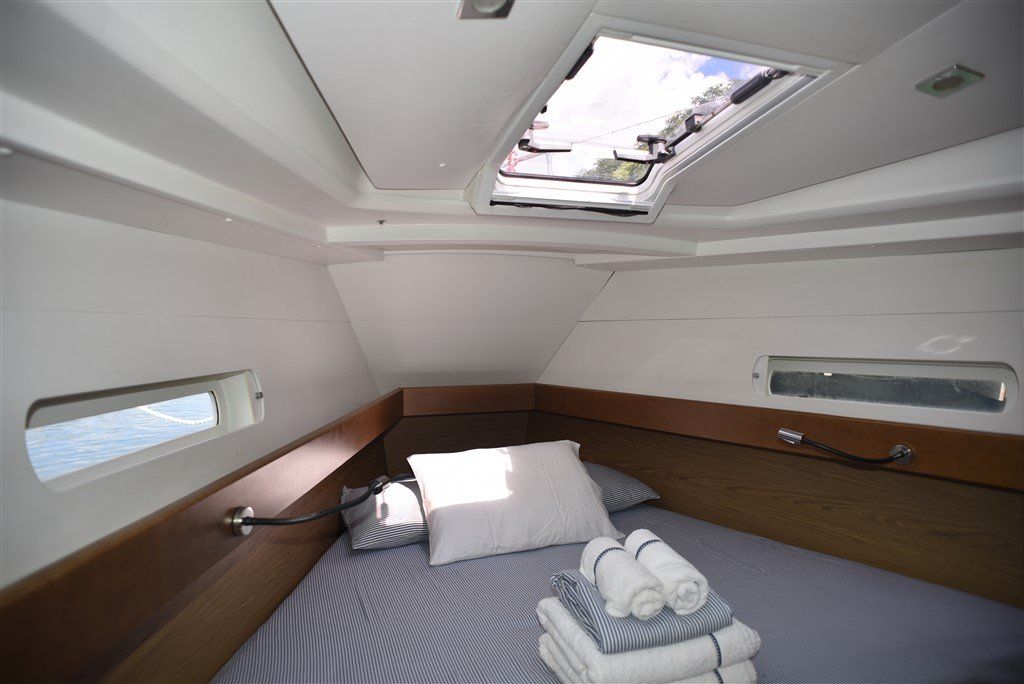 Jeanneau SO 41 DS Forward state room