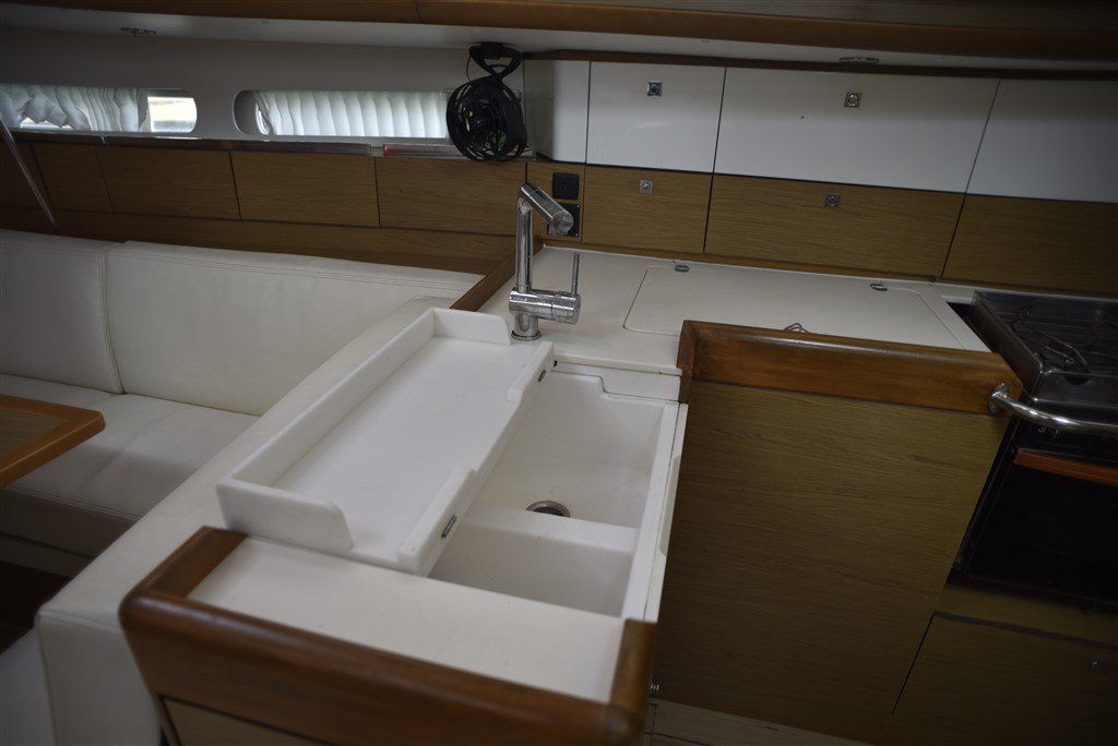 Jeanneau SO 41 Deck Saloon Galley
