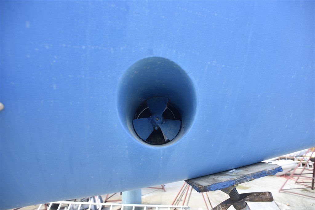 2004 Beneteau Oceanis 473 - Bowthruster