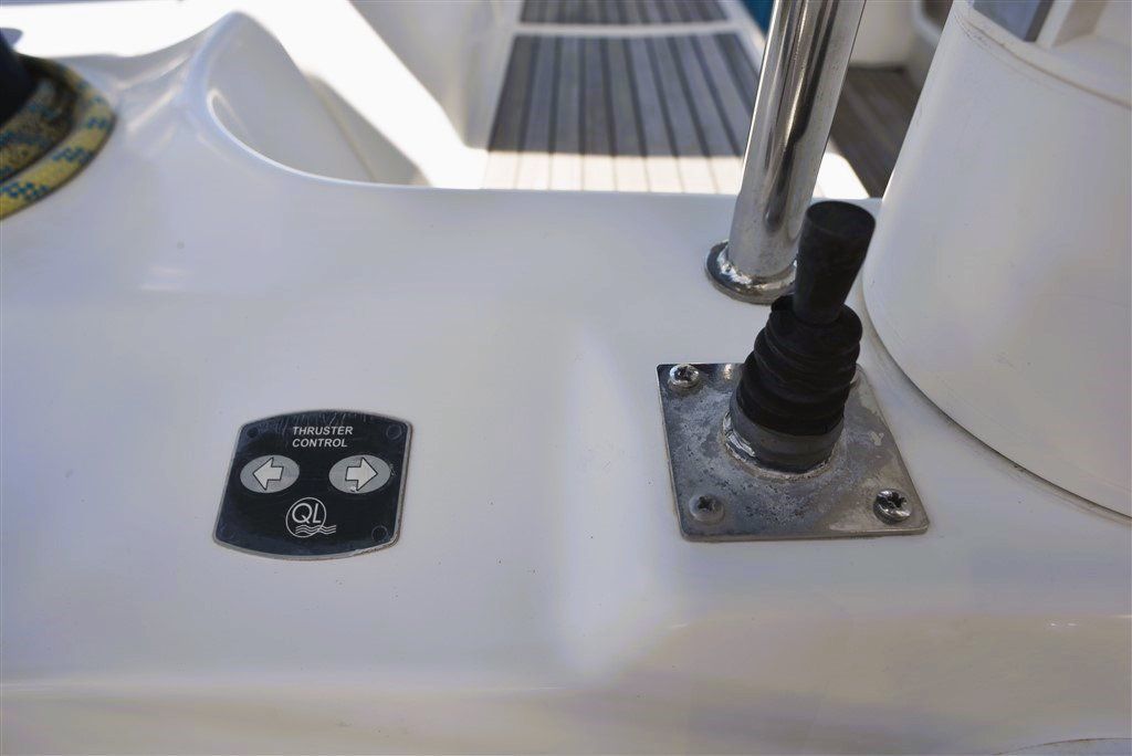 2004 Beneteau Oceanis 473 - Controls