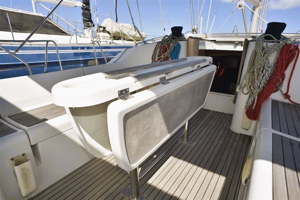 2004 Beneteau Oceanis 473 - Cockpit Table