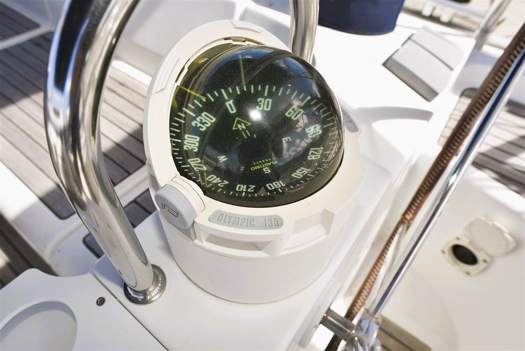 2004 Beneteau Oceanis 473 - Compass