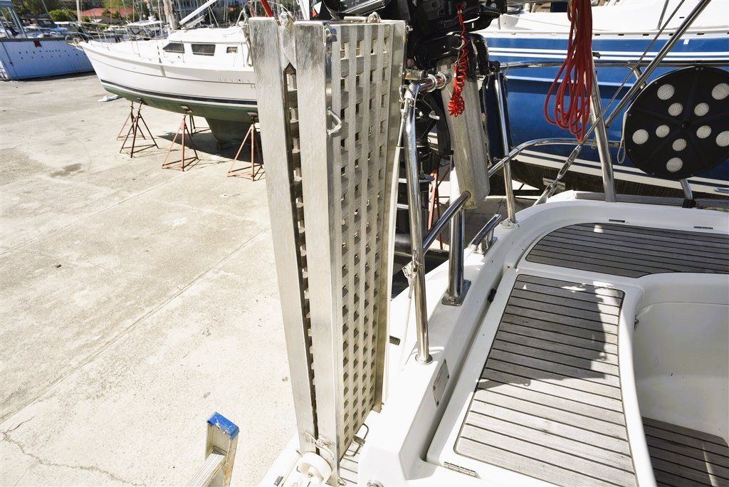 2004 Beneteau Oceanis 473 - Gangway