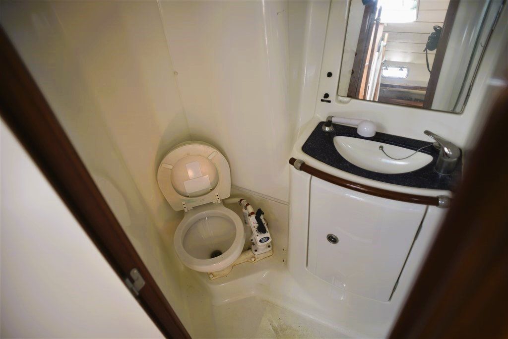 2004 Beneteau Oceanis 473 - Bathroom