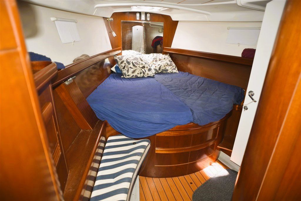 2004 Beneteau Oceanis 473 - Forward Cabin