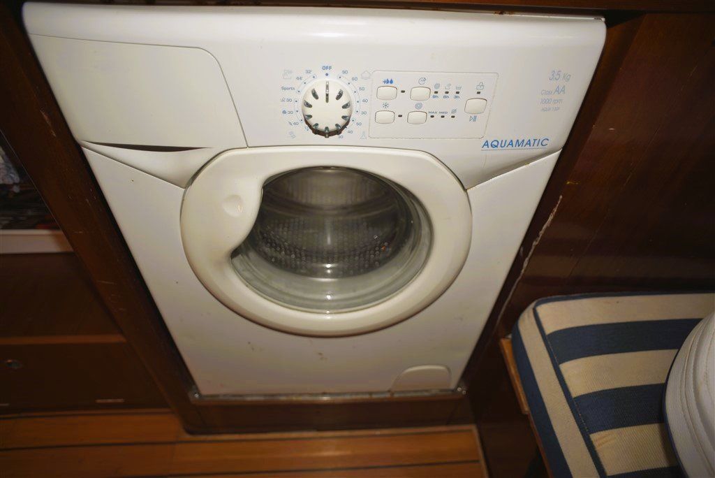 2004 Beneteau Oceanis 473 - Washing Machine