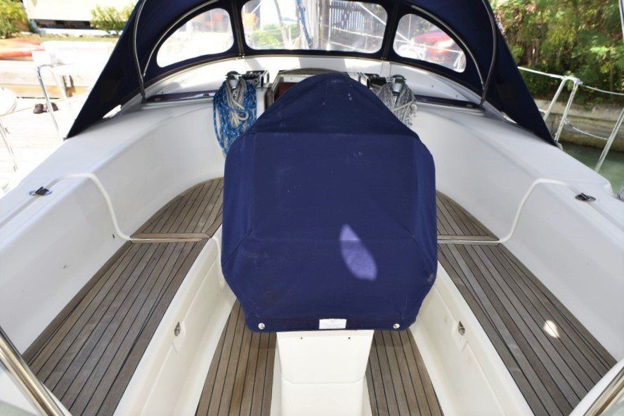 2009 Bavaria Cruiser 40 instrument pod