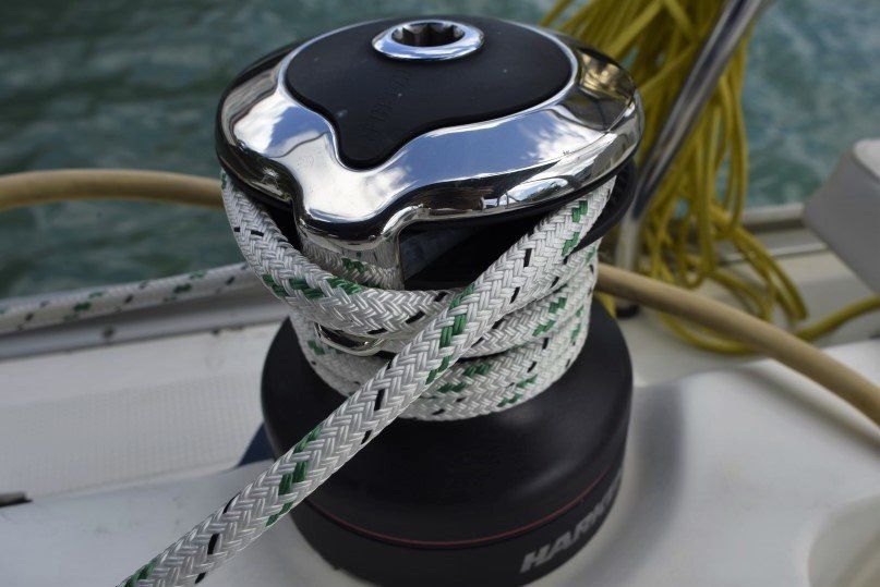 2009 Bavaria Cruiser 40 winch