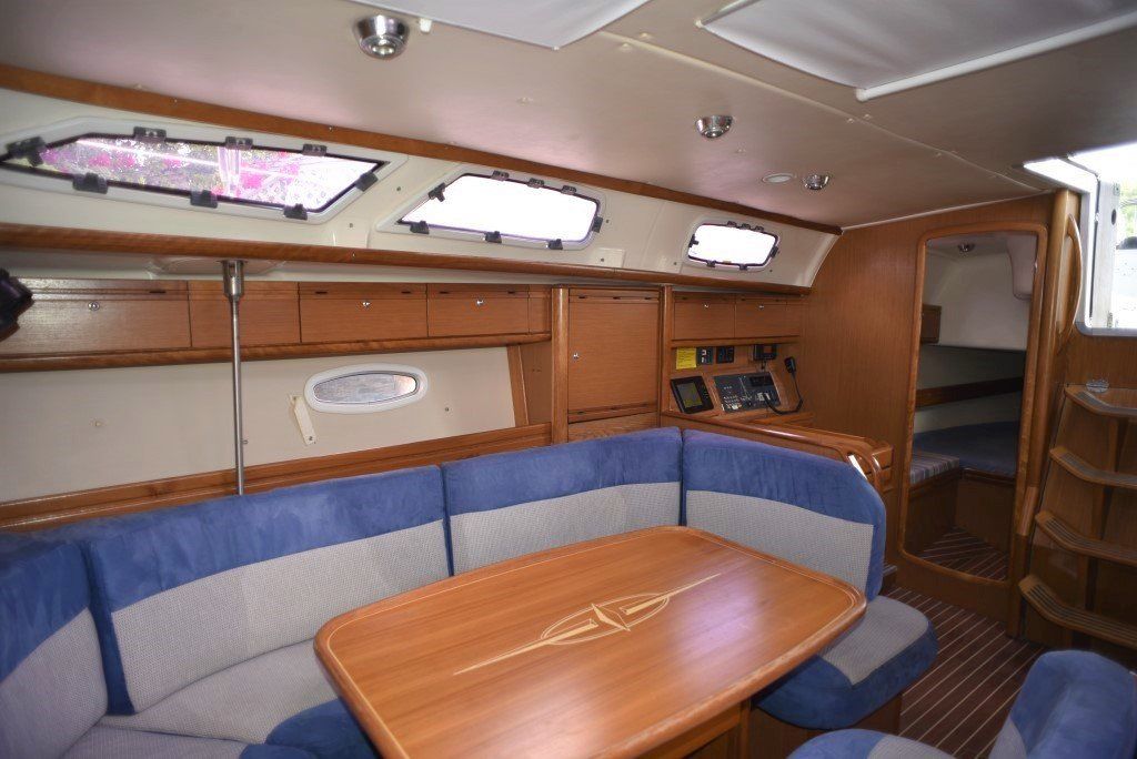 2009 Bavaria Cruiser 40 saloon looking aft