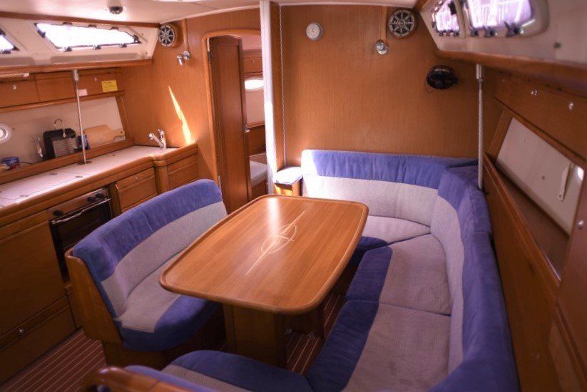 2009 Bavaria Cruiser 40 salon
