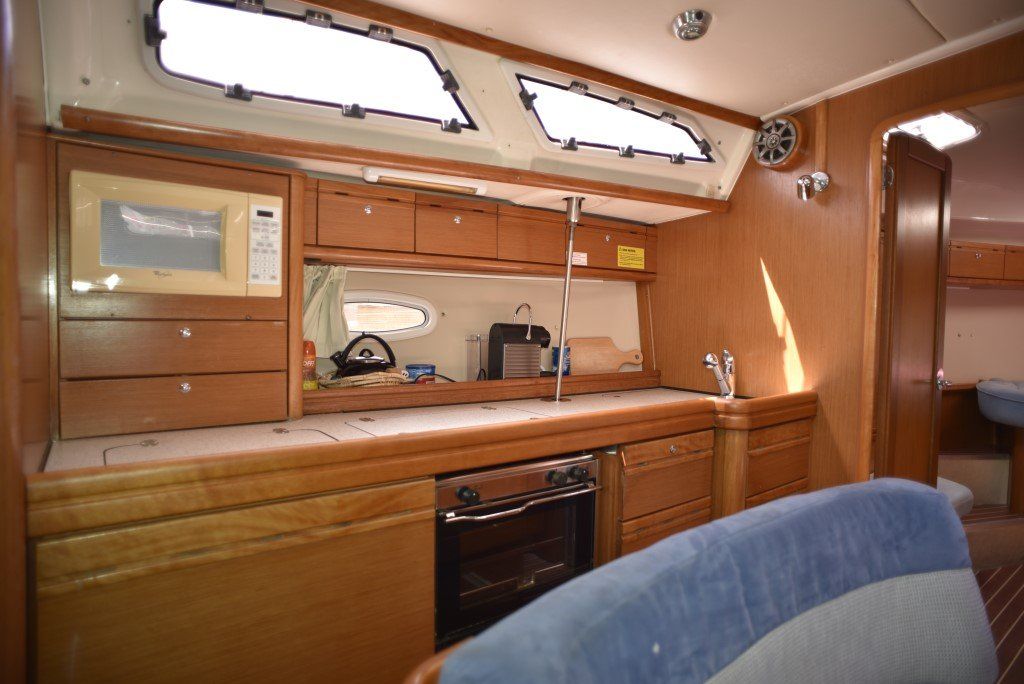 2009 Bavaria Cruiser 40 saloon galley to port