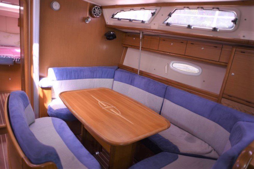2009 Bavaria Cruiser 40 saloon settee to starboard
