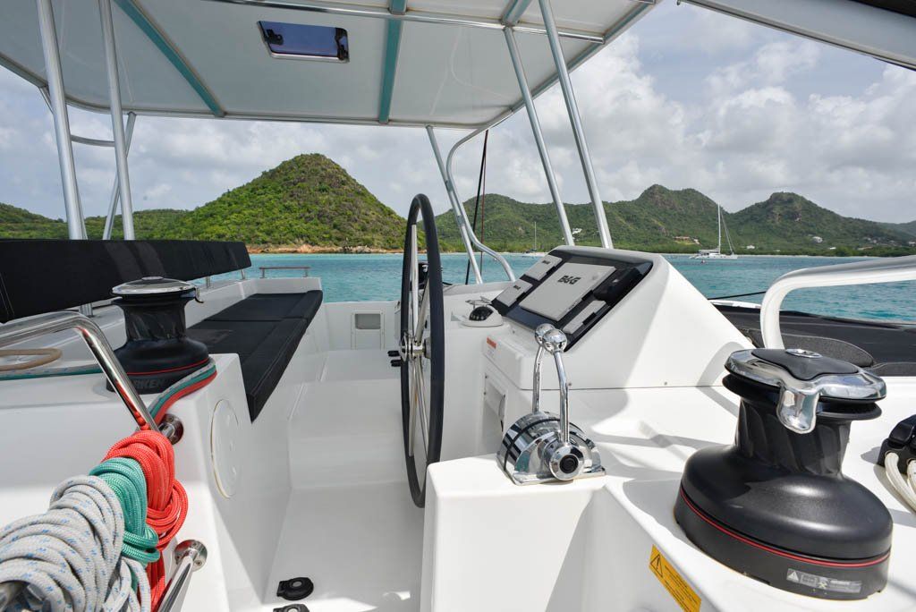 Lagoon 450F helm station