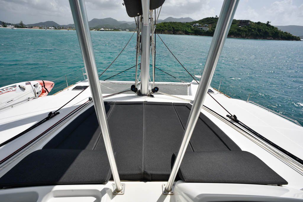 Lagoon 450F with sunbed