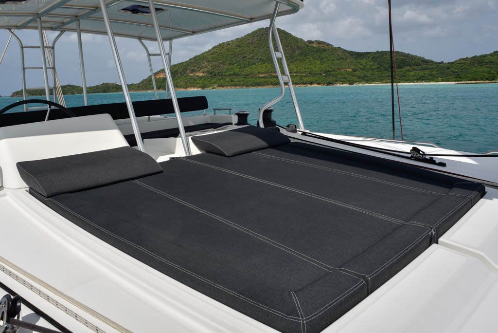 Lagoon 450F tanning bed