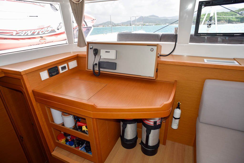 Lagoon 450F nav station