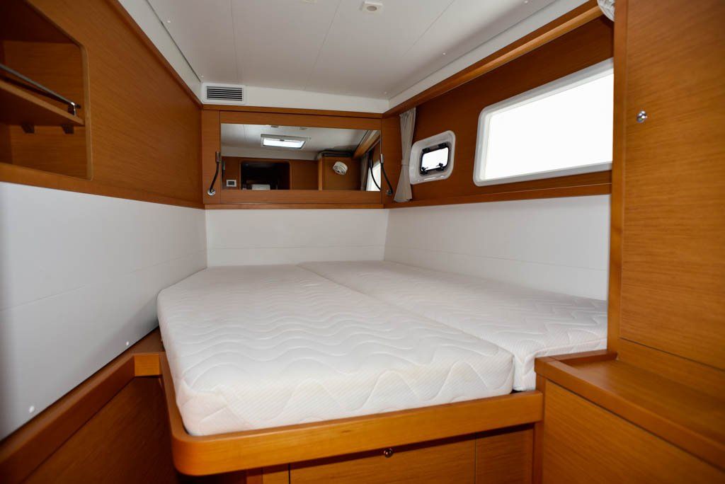 Lagoon 450F starboard aft cabin