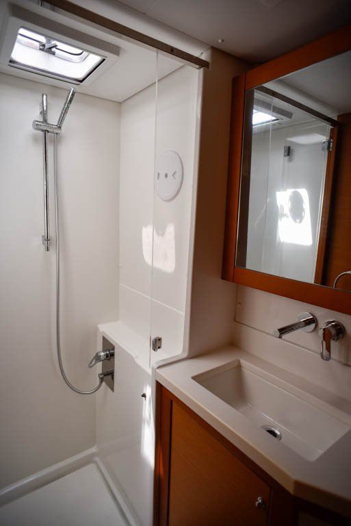 Lagoon 450F port forward head