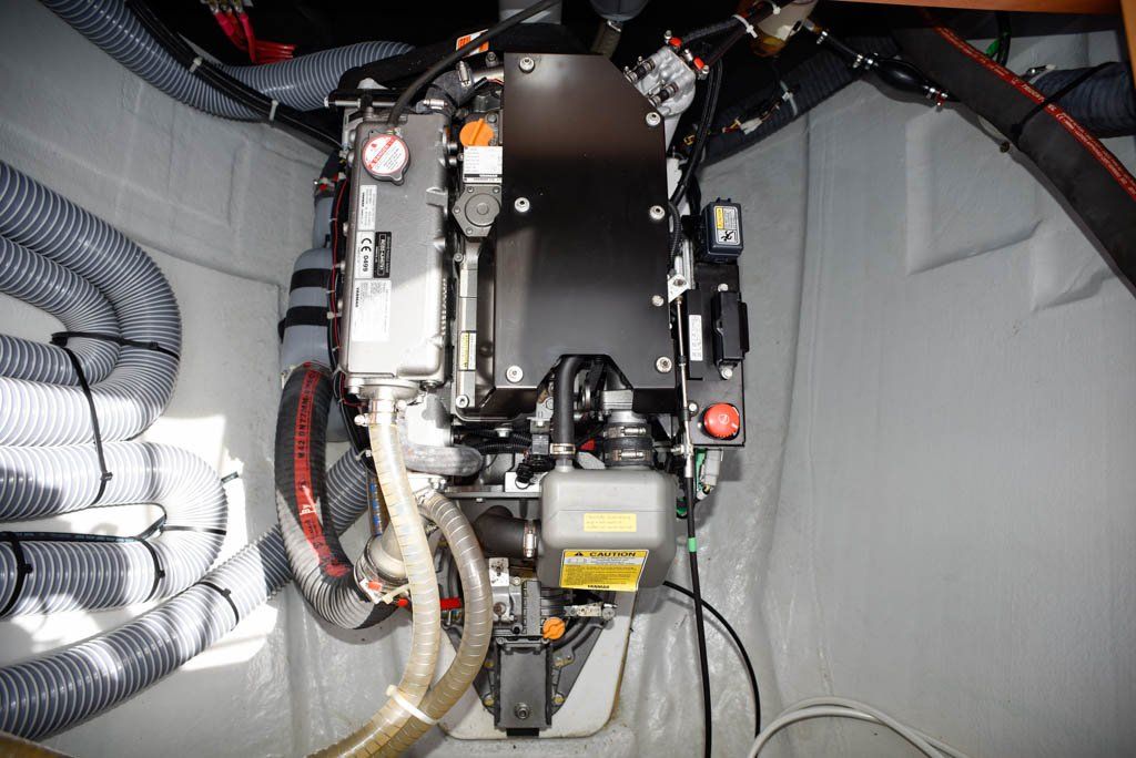 Lagoon 450F starboard engine