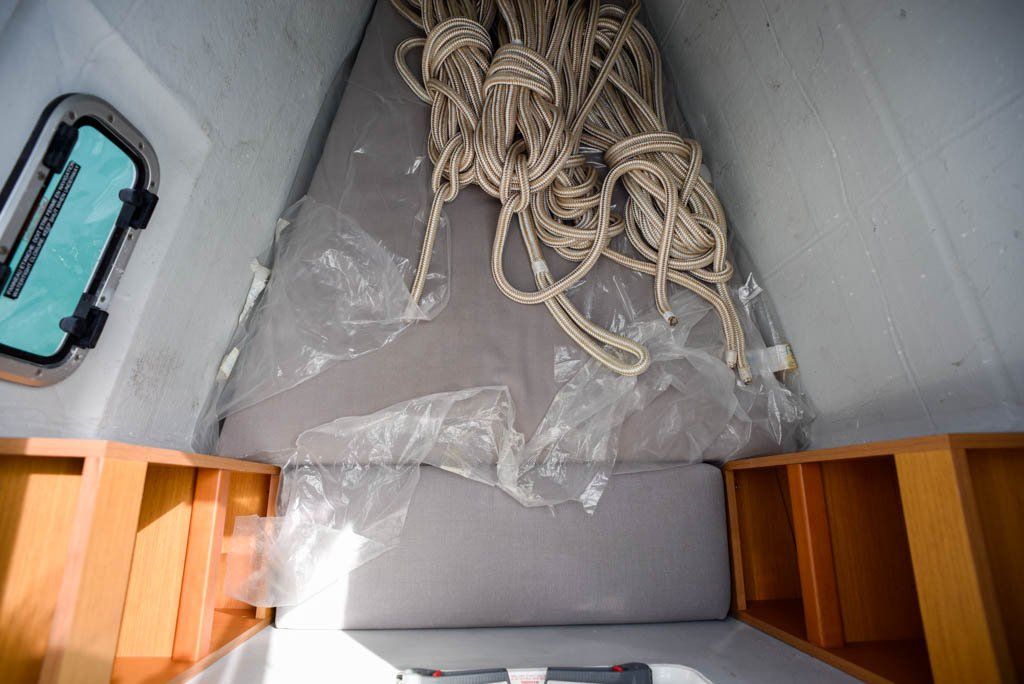 Lagoon 450F starboard forward crew cabin