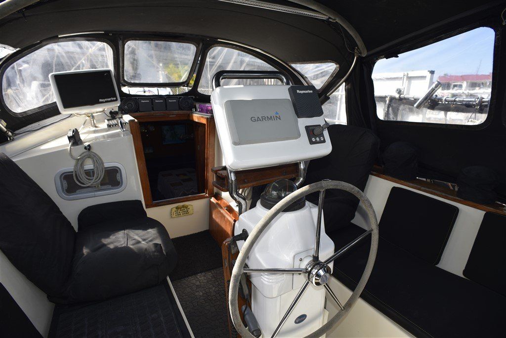 Warrior 40 helm station