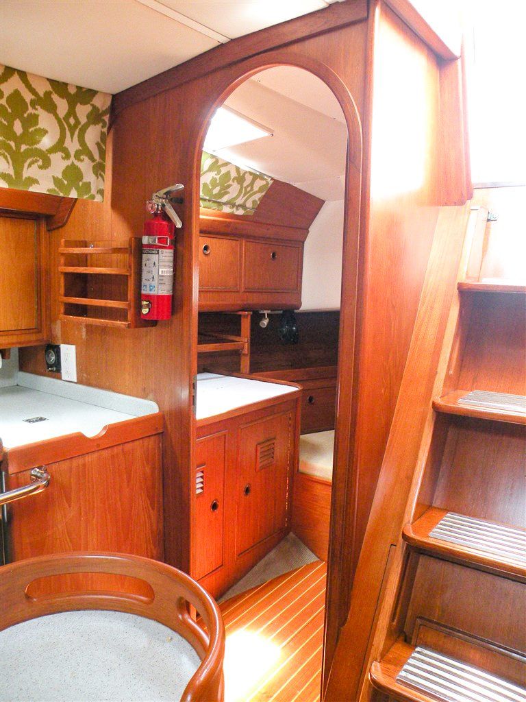 Wauqueiz Centurion 40 aft cabin