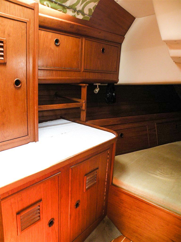 Wauqueiz Centurion 40 aft cabin