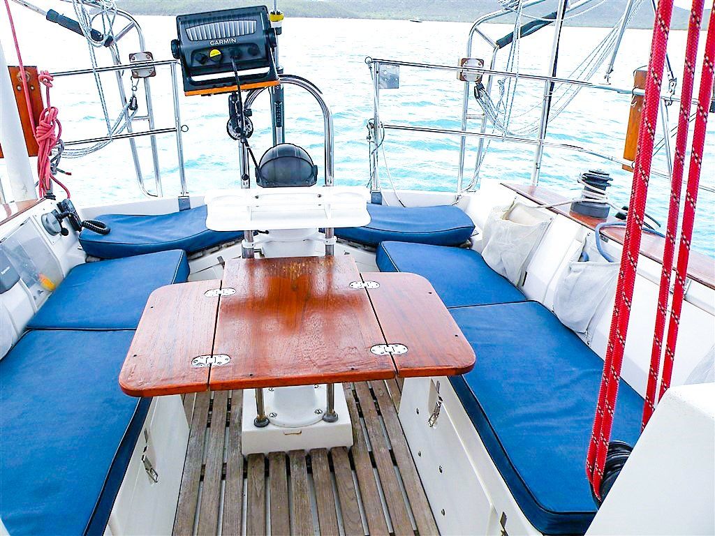 Wauqueiz Centurion 40 cockpit table