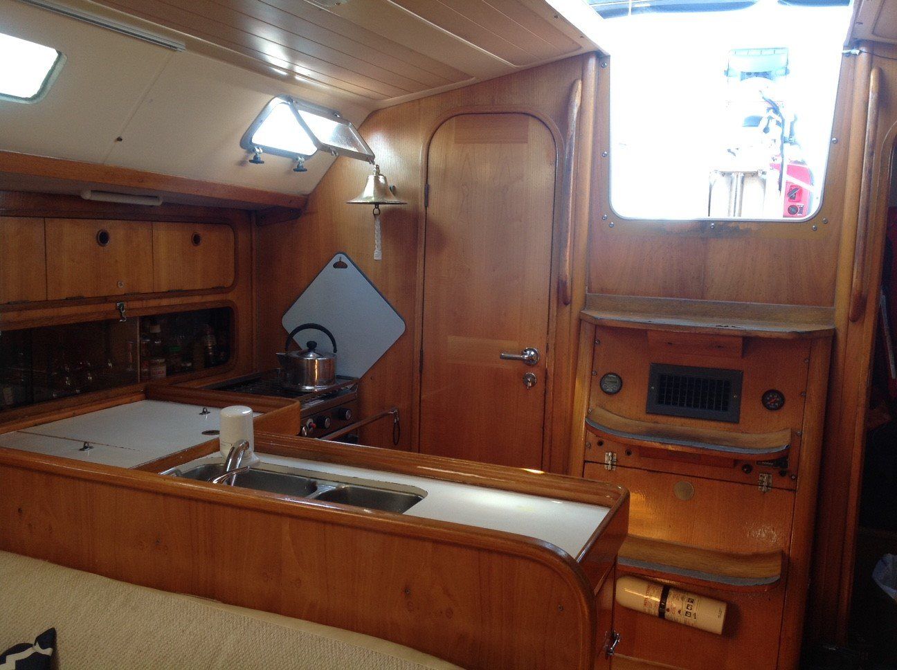1988 Beneteau Oceanis 390 Sail Boat For Sale - www.lighthouseyachting.com