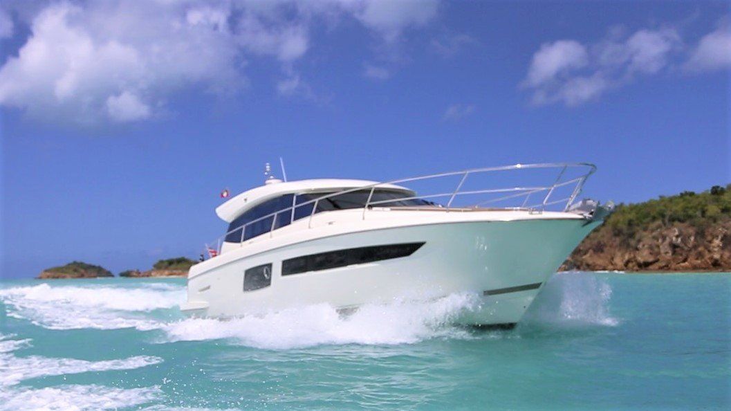 2017 Prestige 500 S under way