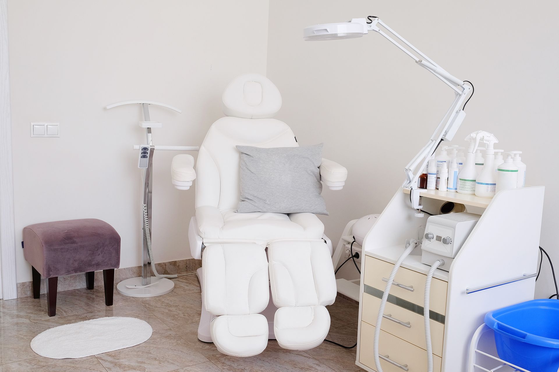 Salon treatment chair with equipment and products.