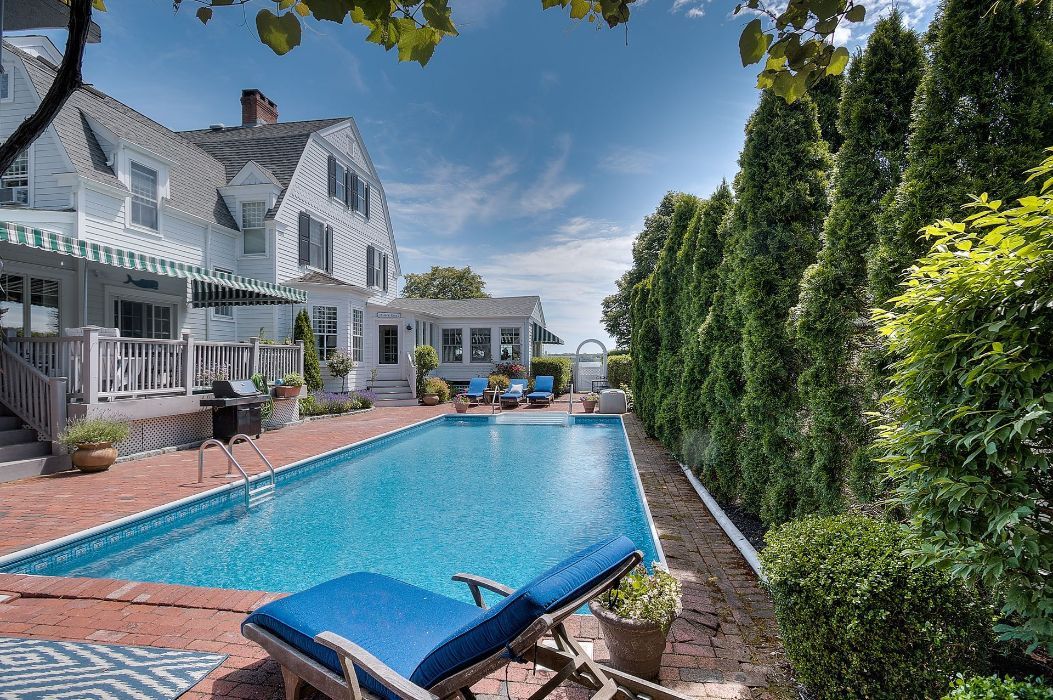 The large pool at the Harbor Knoll in Greenport NY