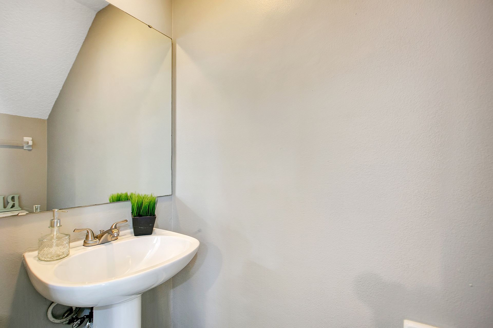 A bathroom with a sink and a mirror.