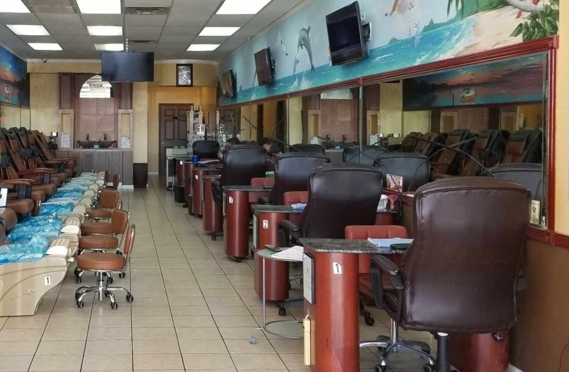 Full view of salon, 1200 square feet.