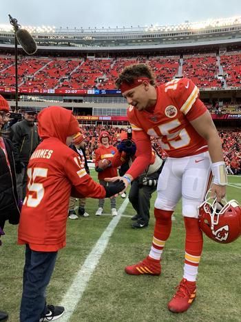 Patrick mahomes with child