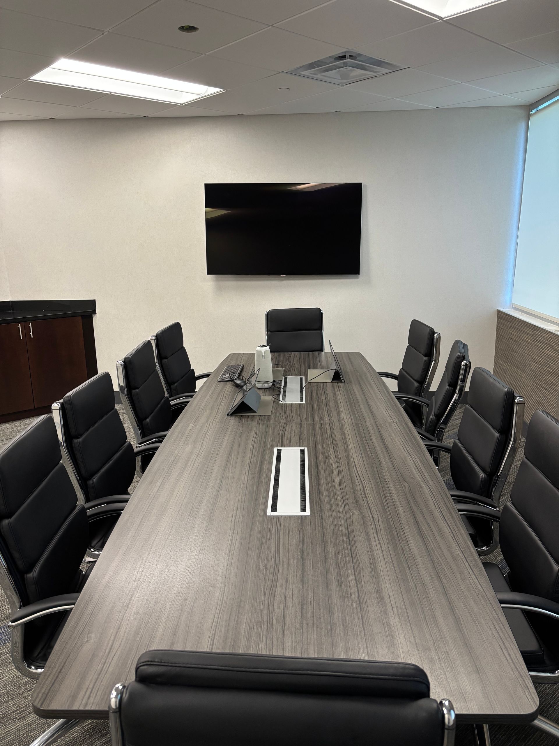 Clean Conference Room — Broward/Miami-Dade, FL — Attorney Robert Worman