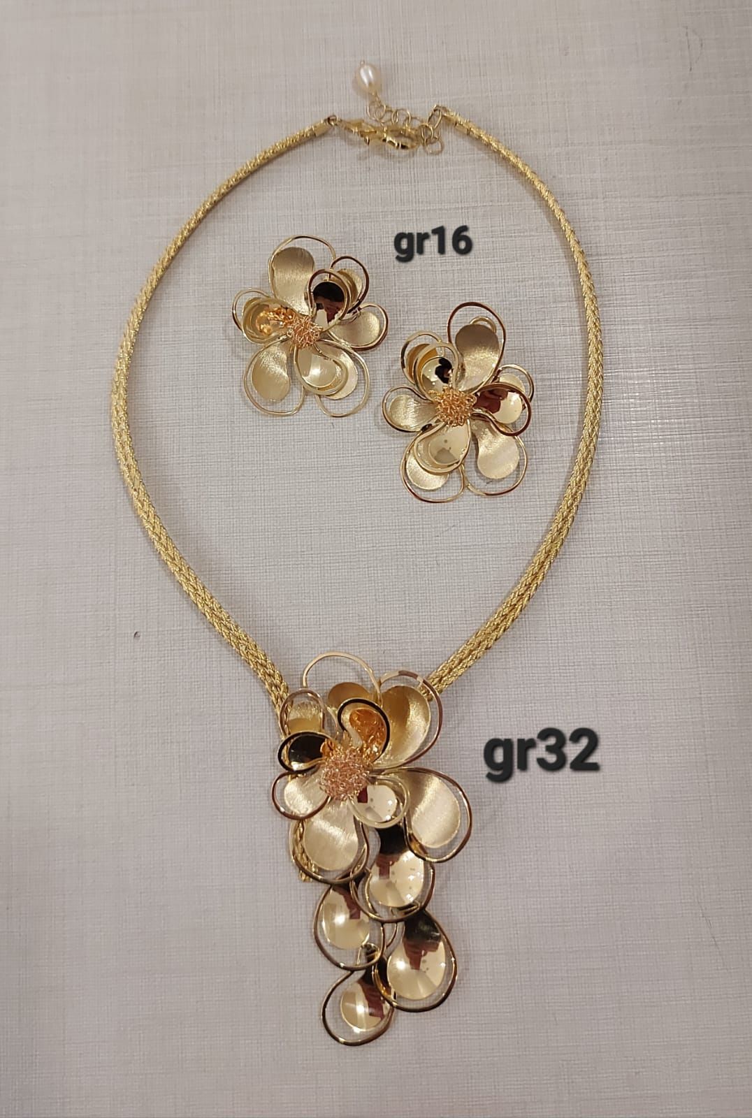 PAURE 18 KT CON COLLANA E ORECCHINI